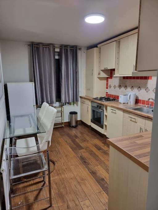 1 Bedroom Flat In Zone 1 London